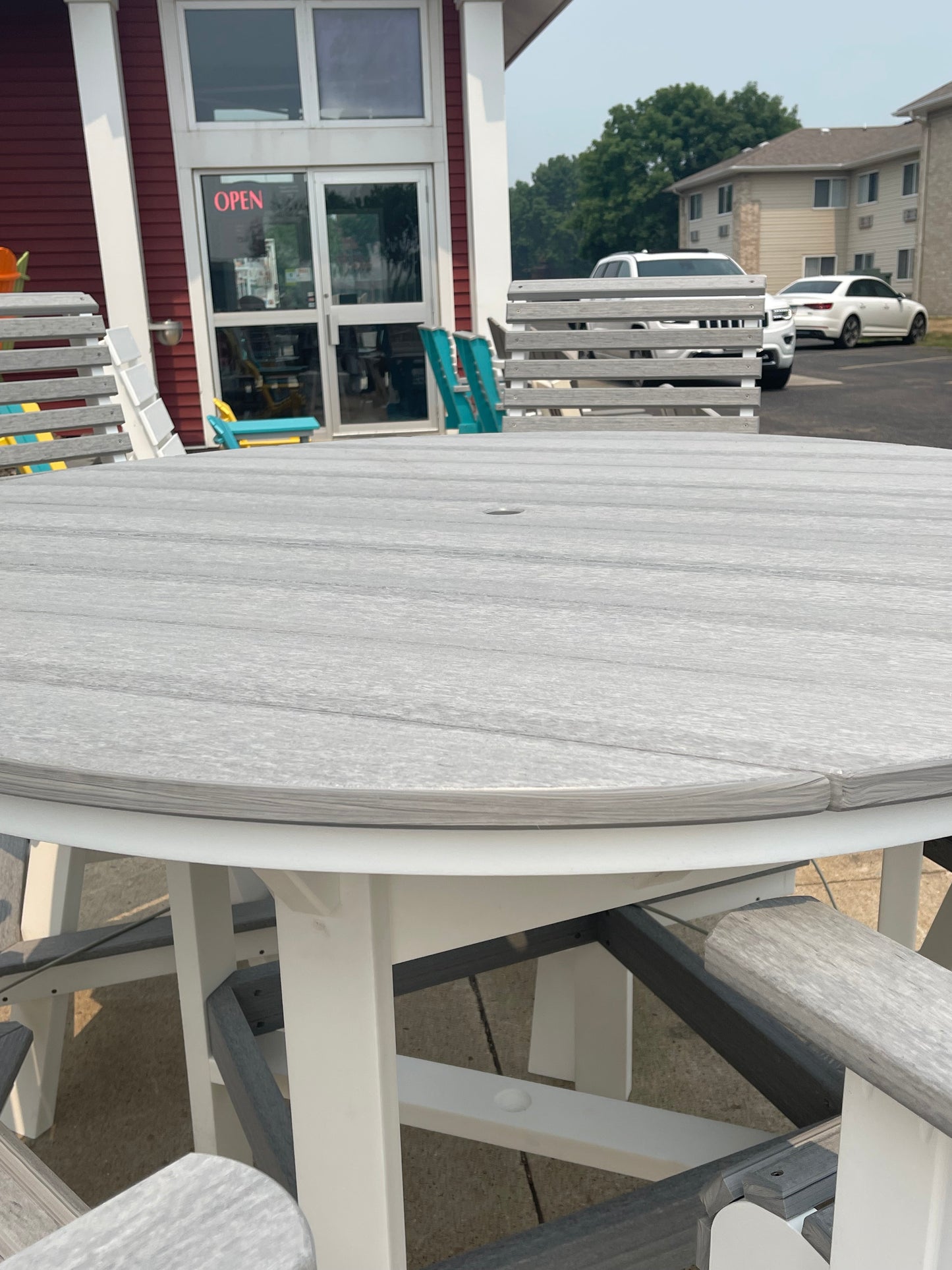 60" Round Bar Table with 6 Rollback Swivel Bar Chairs in White/Driftwood Gray