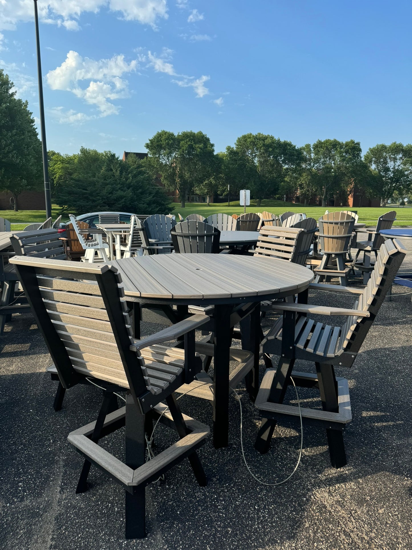 60" Round Bar Table with 4 Rollback Swivel Bar Chairs in Black/Coastal