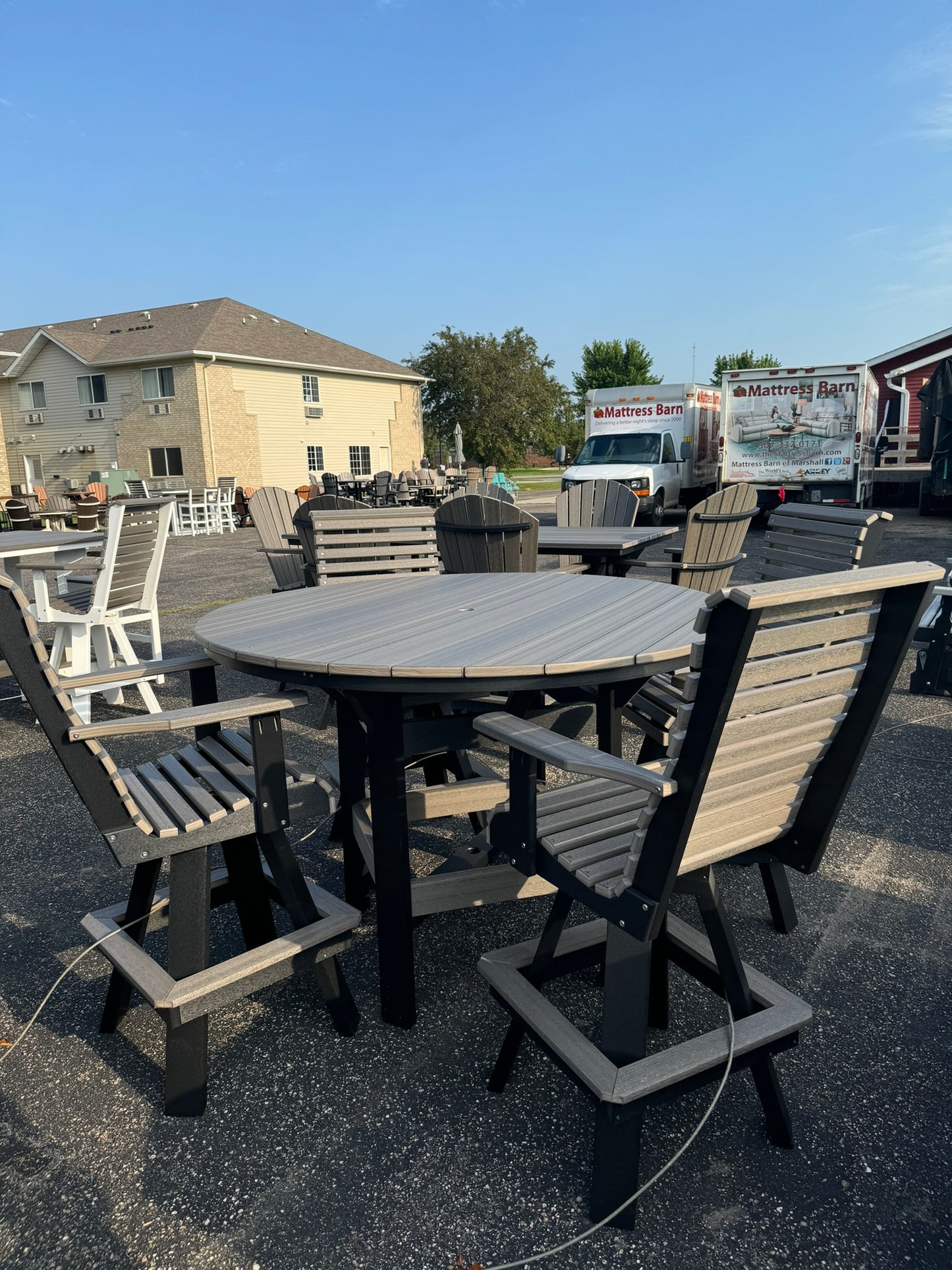 60" Round Bar Table with 4 Rollback Swivel Bar Chairs in Black/Coastal